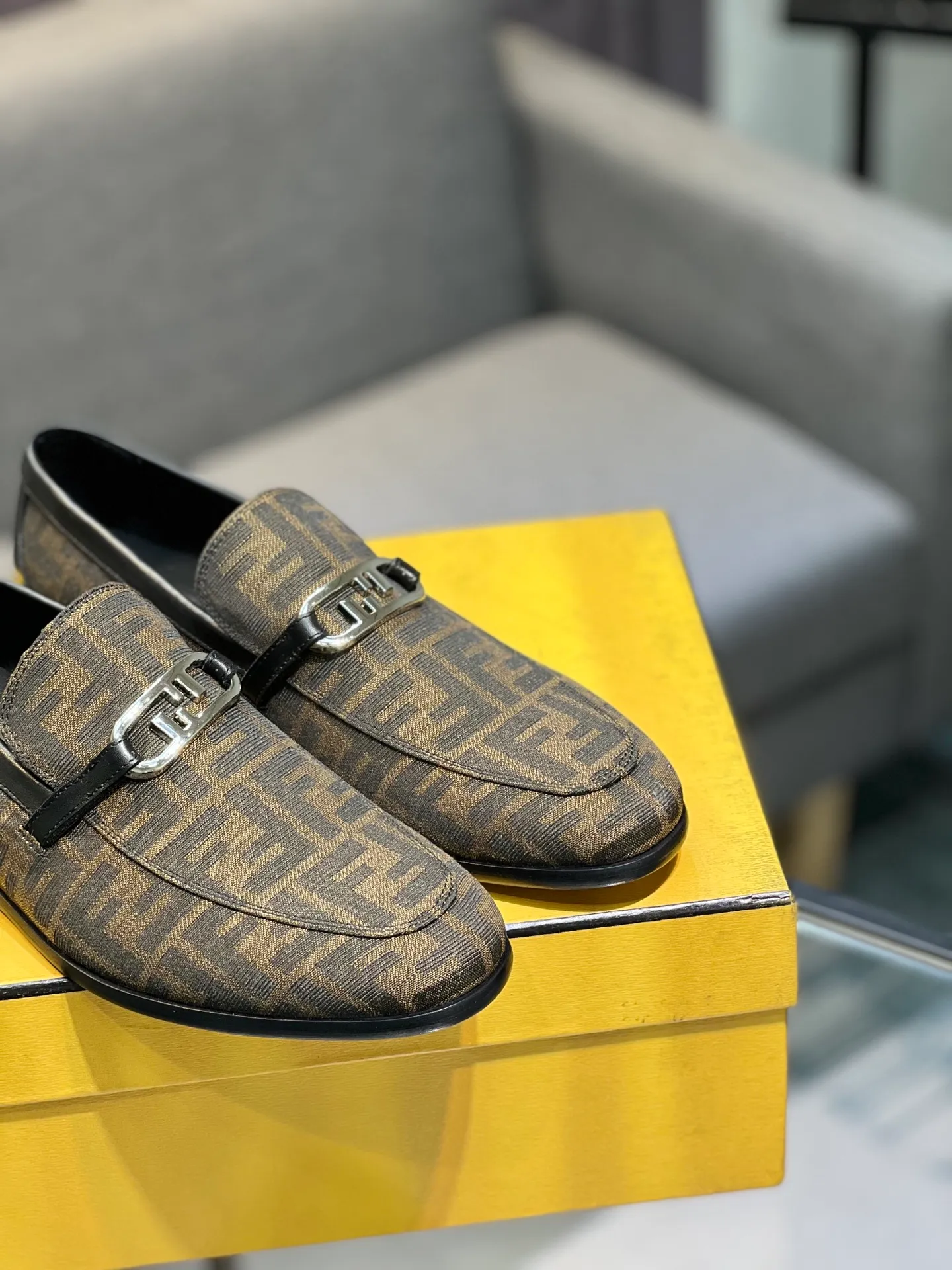 Men's shoes 💰940 [FENDI] Fendi men's business casual leather shoes imported brand cloth/calf leather/open edge beads/brand logo printing -Inner lining: comfortable cowhide lining -Outsole: genuine leather outsole with rubber backing embedded in the heel, perfect injection molding -Super high quality control·Fine workmanship: highlighted (high-end·luxury·grade) -Size: 39-44.38.45.46 Customized, non-returnable